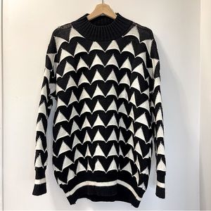 OVERSIZED SWEATER
